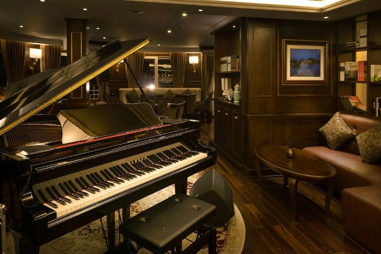 Du Thuyền Paradise Elegance Hạ Long